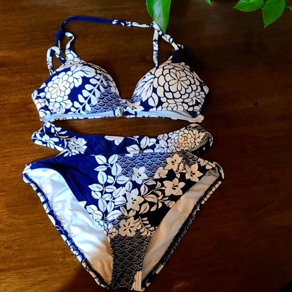 Stunning Vince Camuto Highwaist Bikini